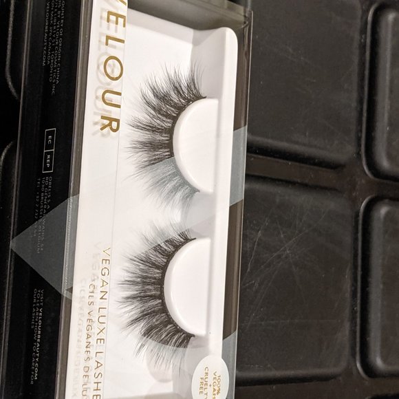 Velour Vegan Lashes - Picture 2 of 4